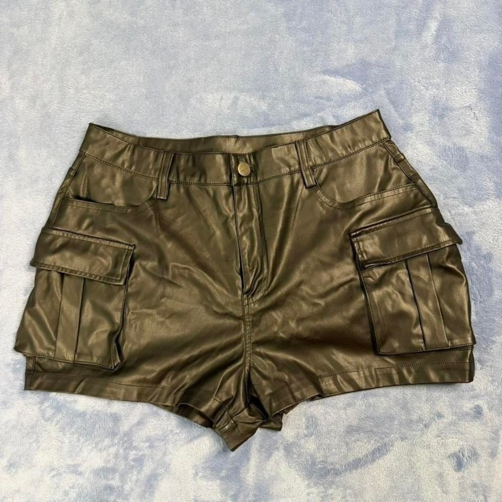 Ci sono Black leather cargo shorts Size:‎ M